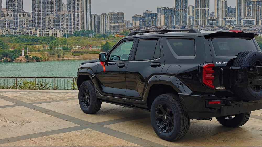 Tank 400 exterior