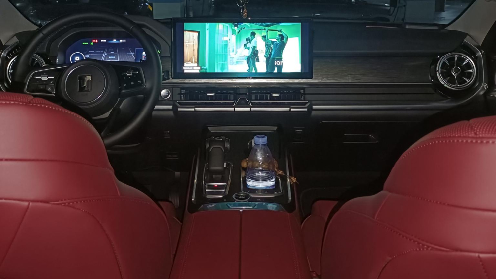 Tank 400 interior
