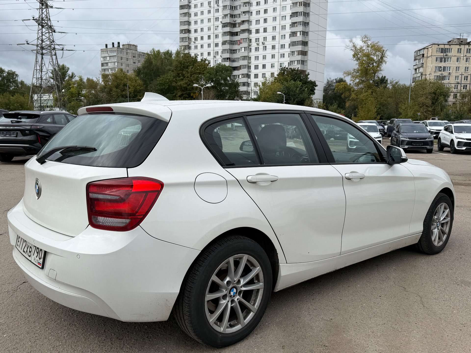 BMW 116I, 2012 — Снаружи