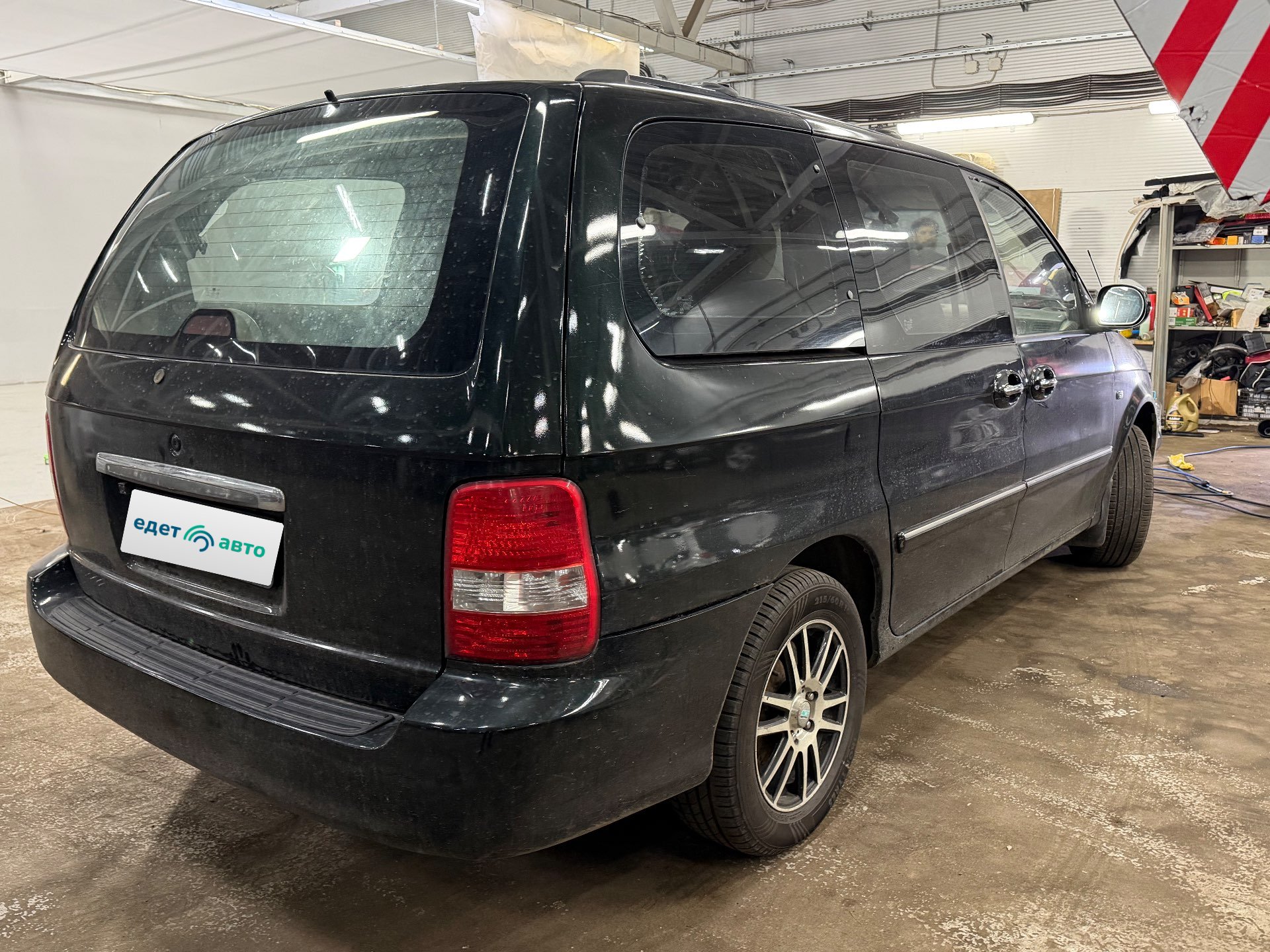 Kia Carnival, 2004 — Снаружи