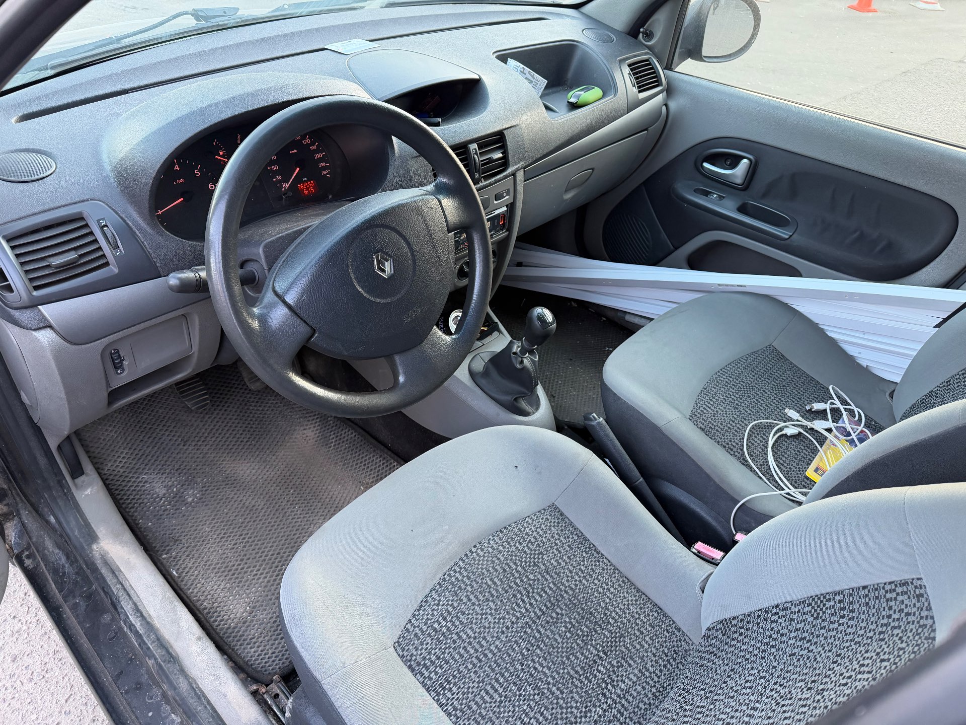 Renault СИМВОЛ LЕ1 NR, 2008 — Салон