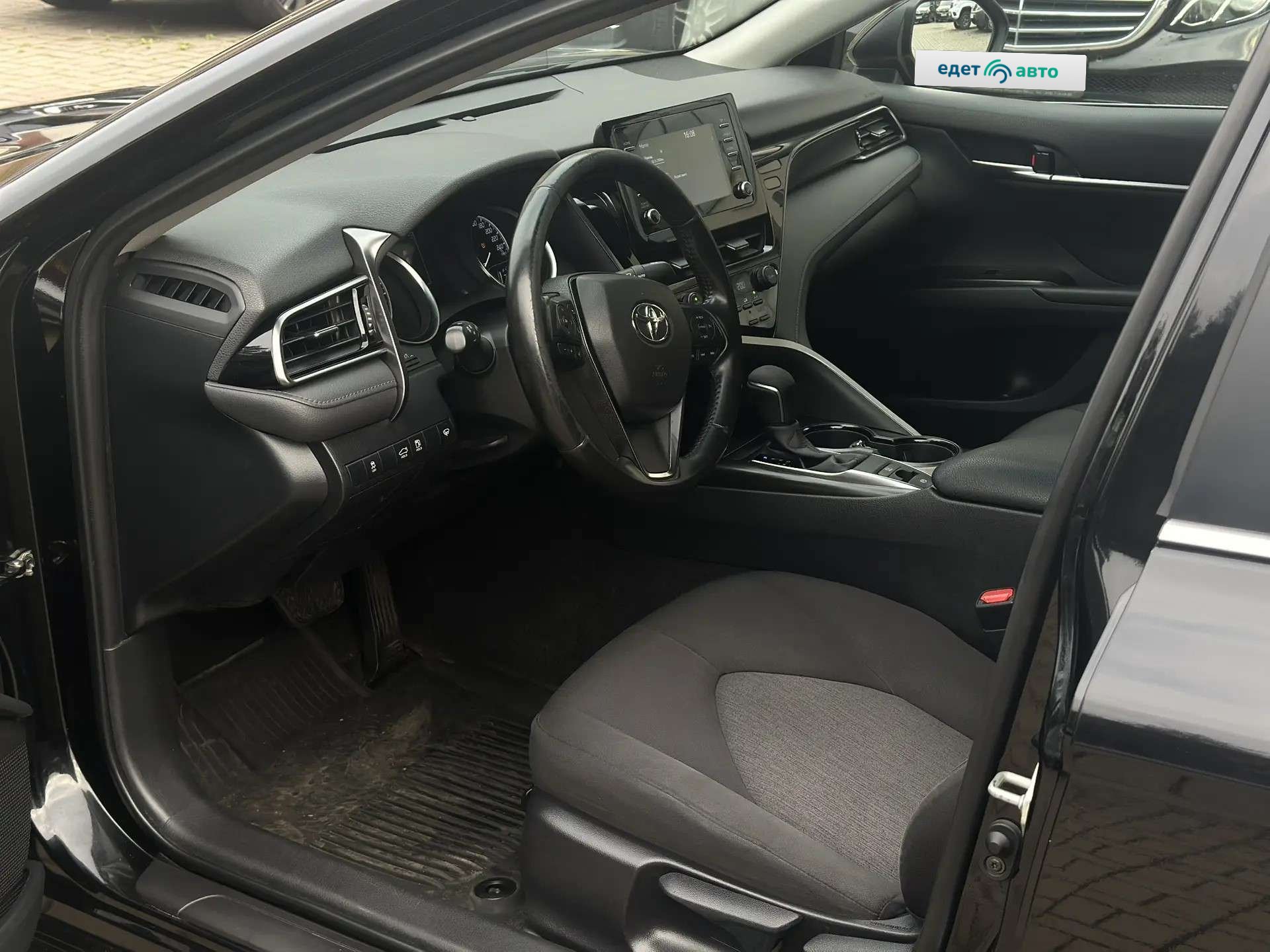 Toyota Camry, 2021 — Салон