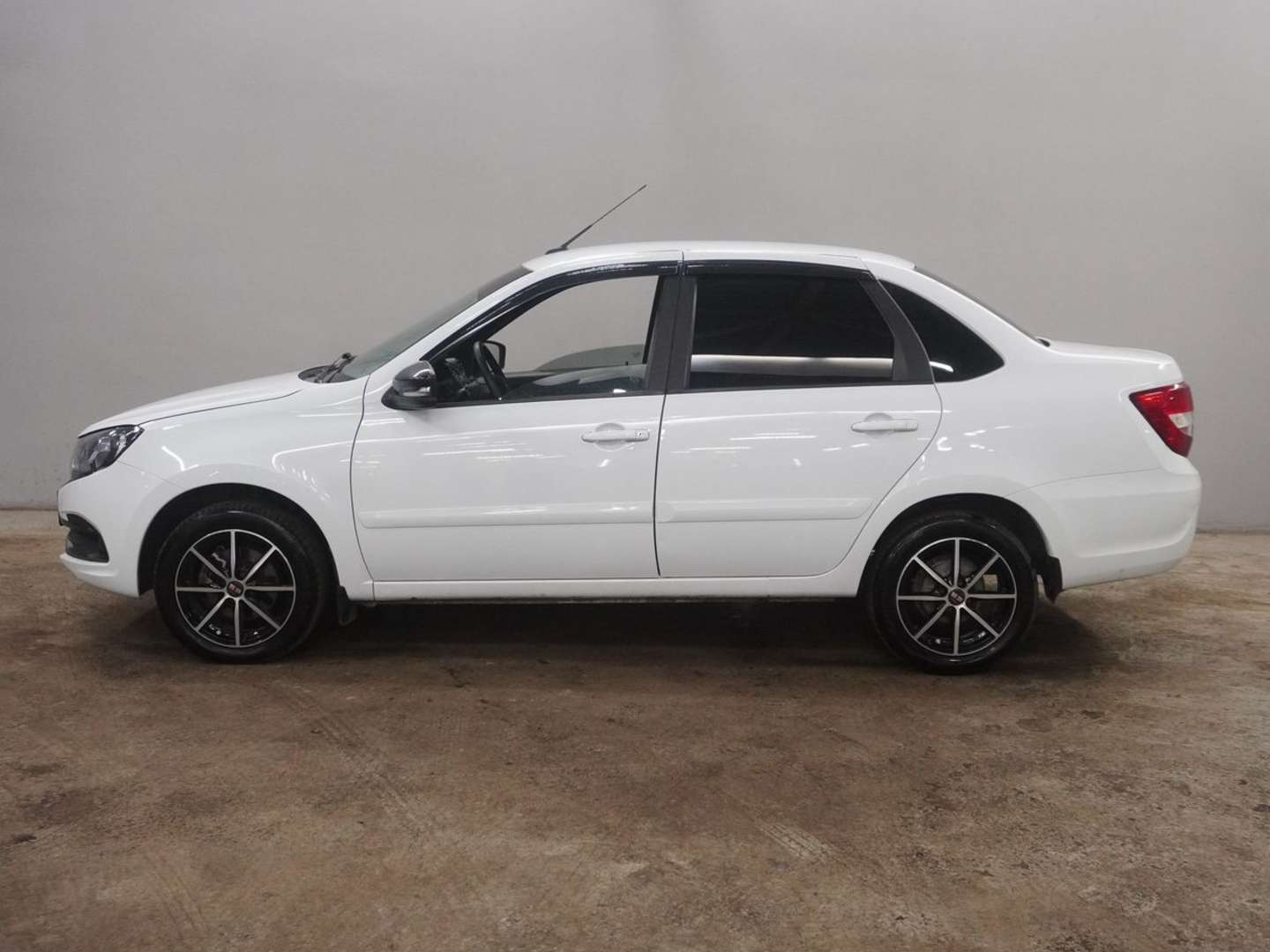 LADA GRANTA, 2023 — Снаружи