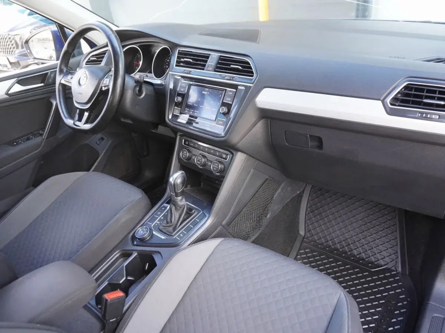 Volkswagen Tiguan, 2018 — Салон