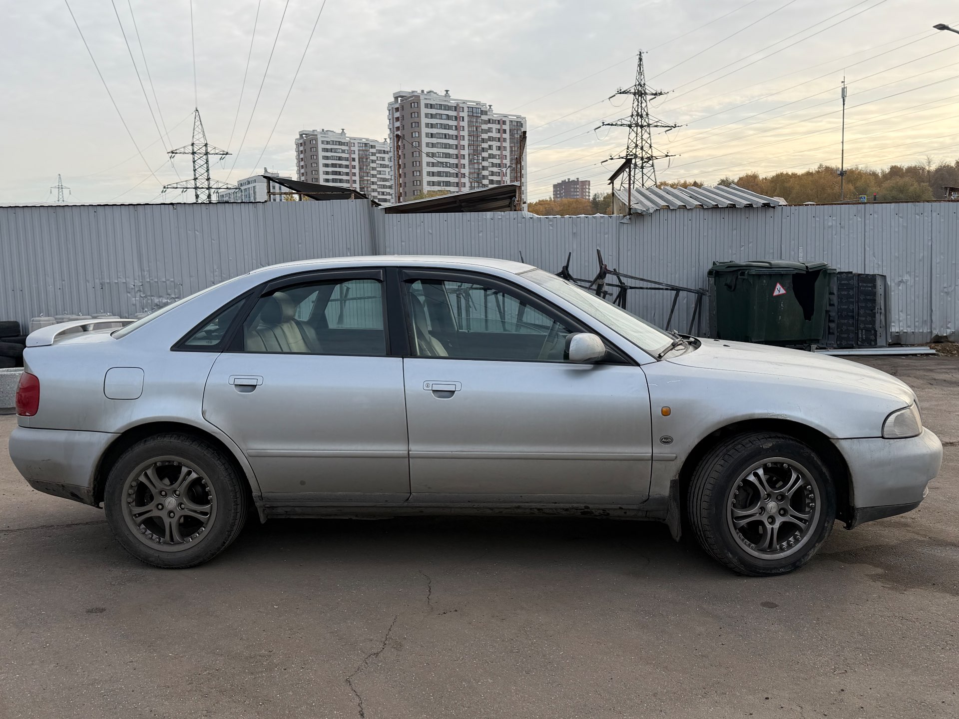 Audi A4, 1997 — Снаружи