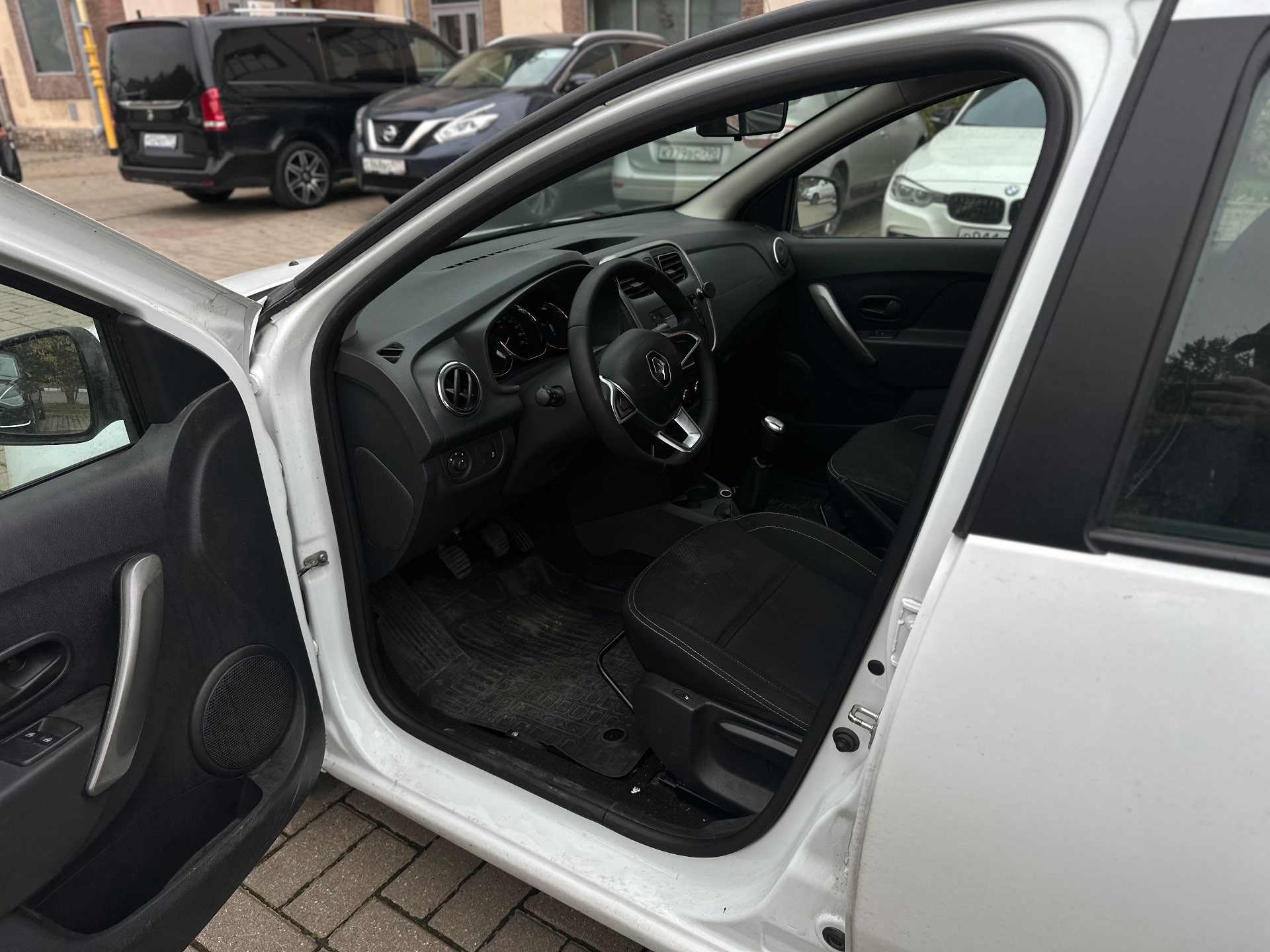 Renault Logan, 2022 — Салон