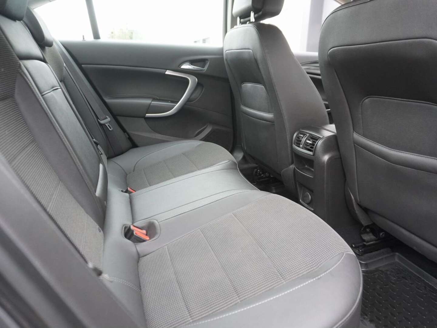 Opel Insignia, 2010 — Салон
