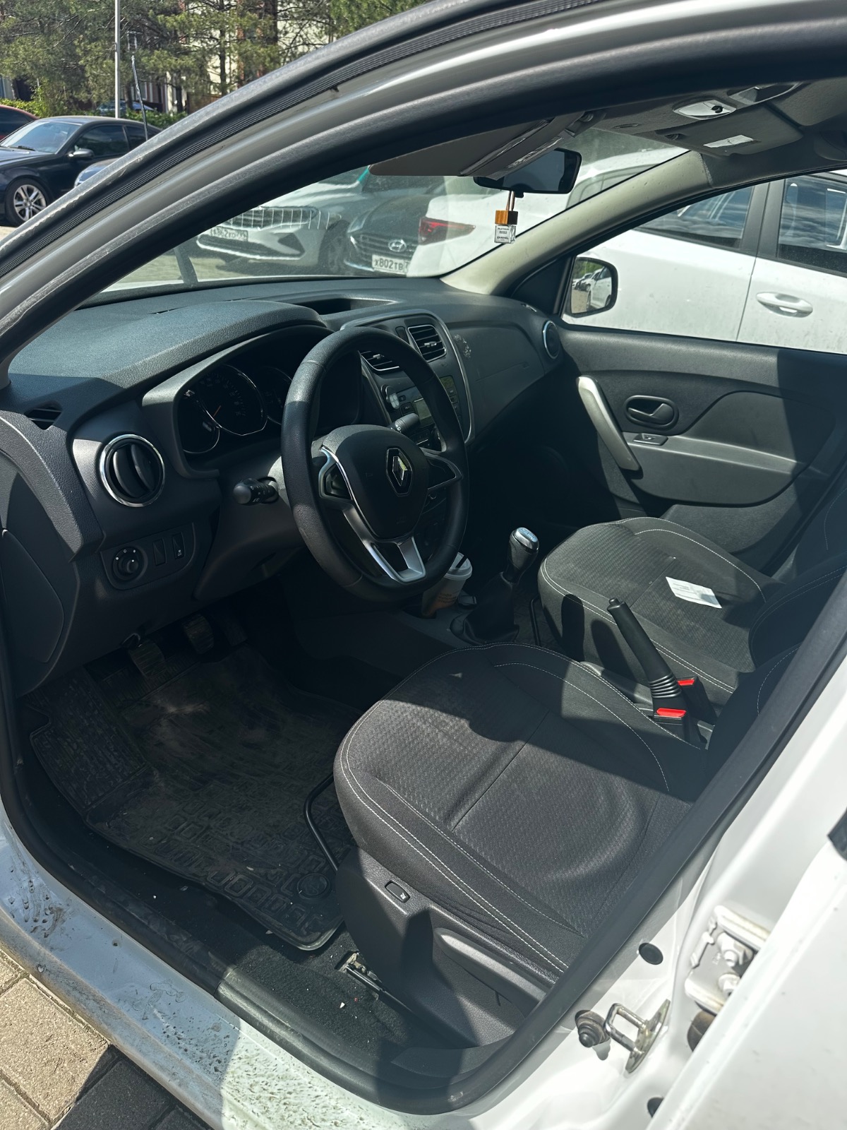 RENAULT LOGAN 1, 2022 — Все фото