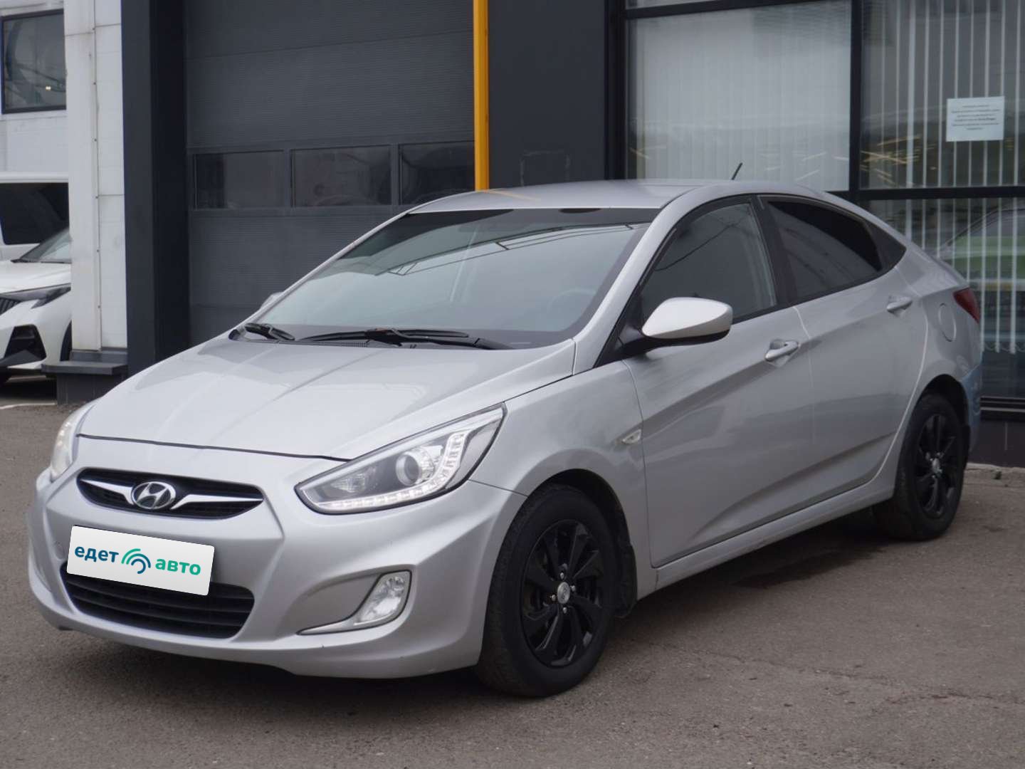 Hyundai Solaris, 2013 — обложка