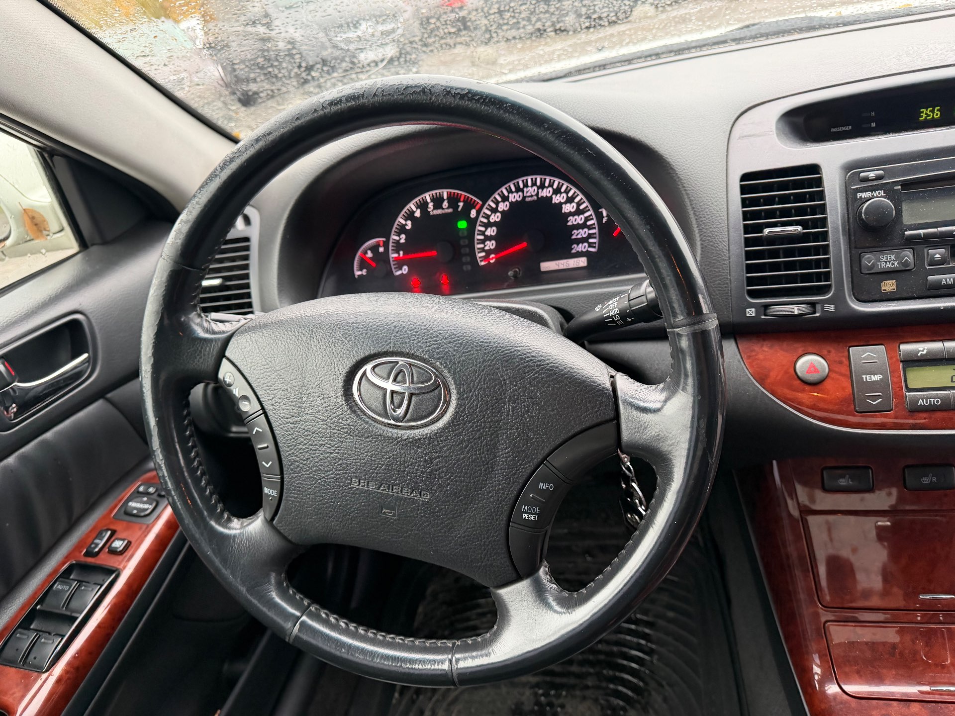 Toyota Camry, 2004 — Салон