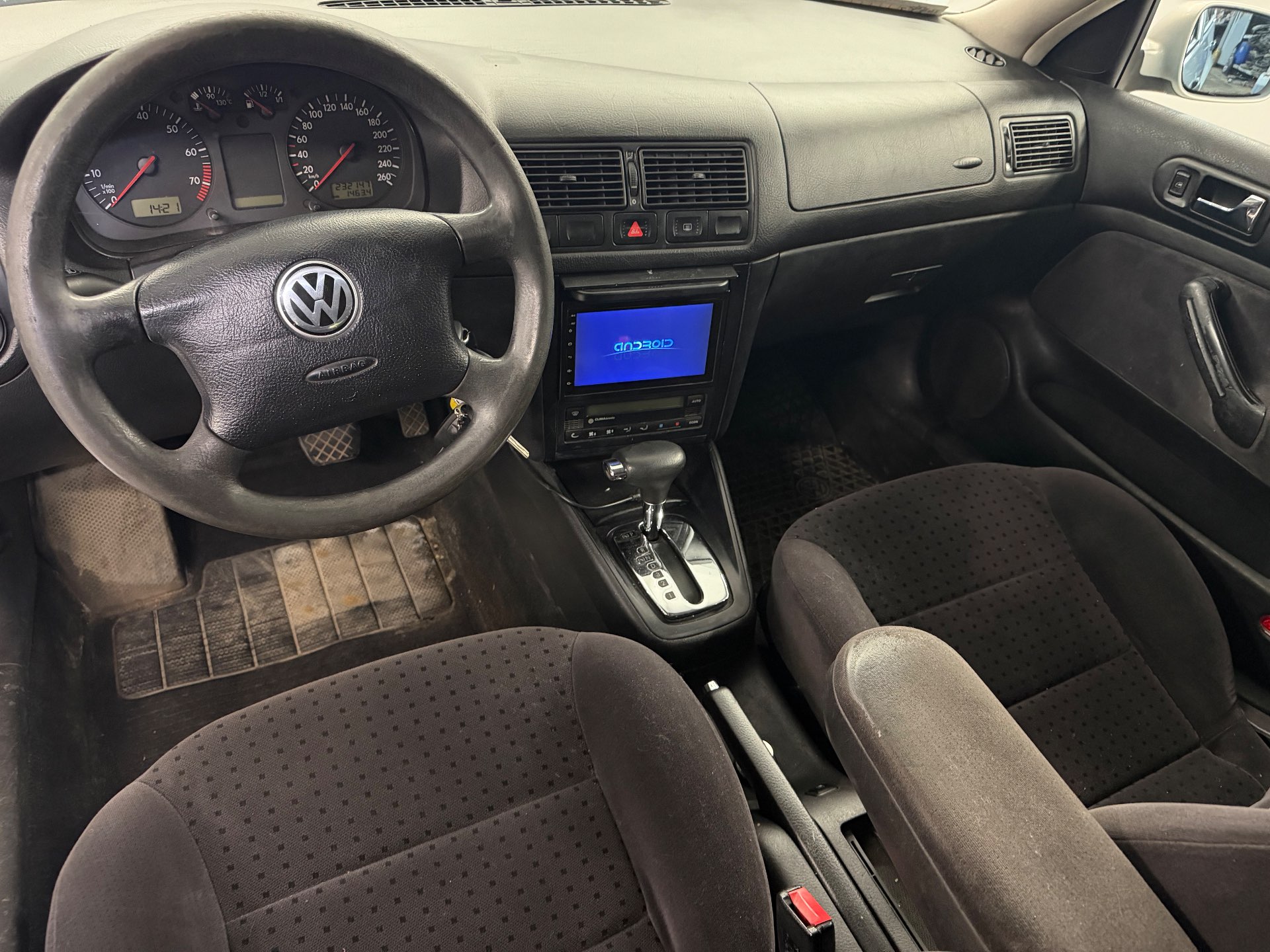 Volkswagen Golf, 1998 — Салон