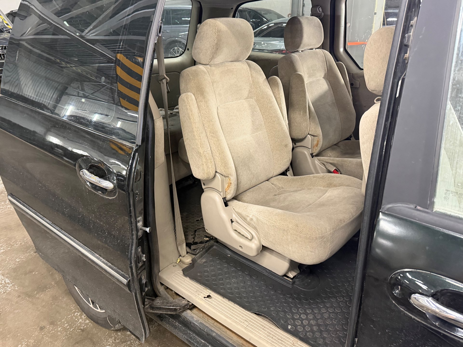 Kia Carnival, 2004 — Салон