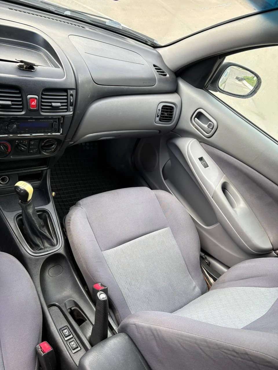 Nissan Almera, 2003 — Салон