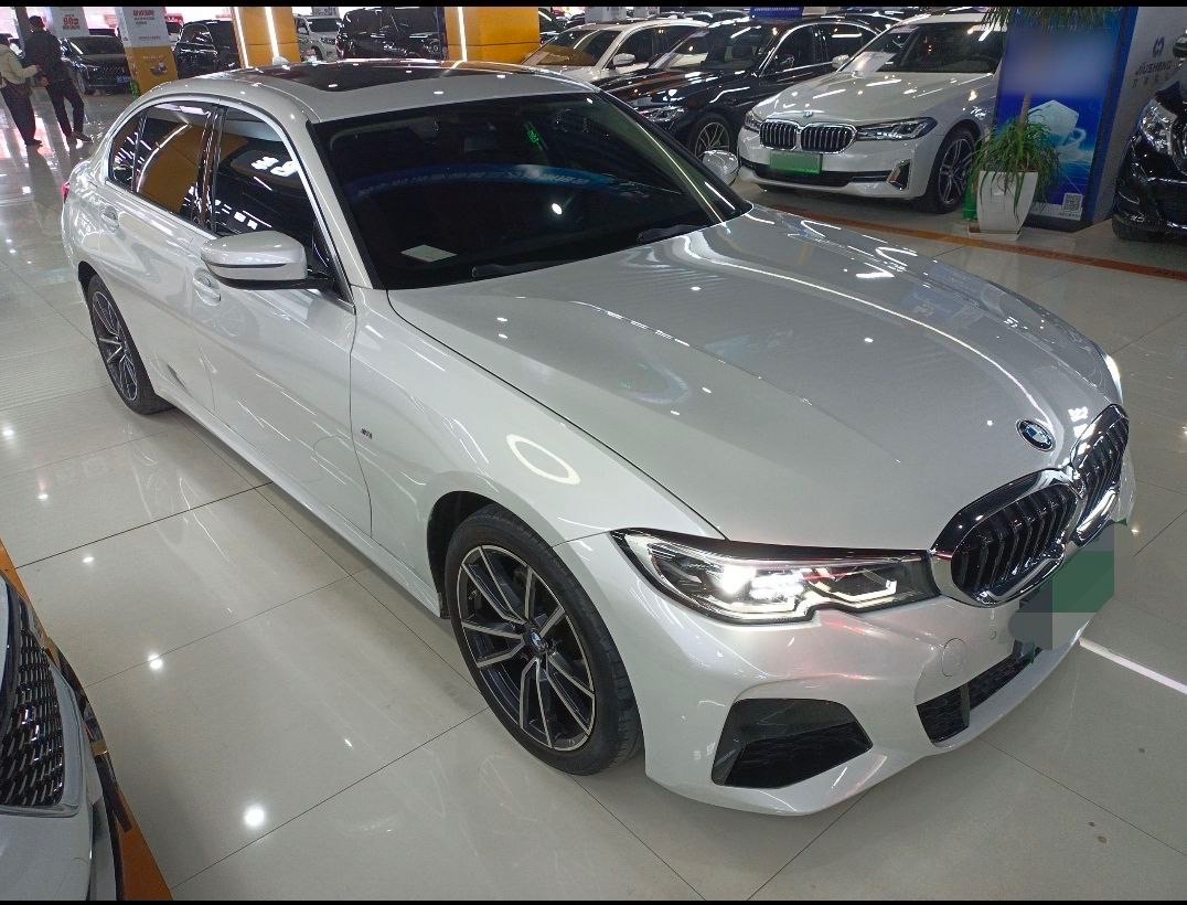BMW, 2022 — обложка