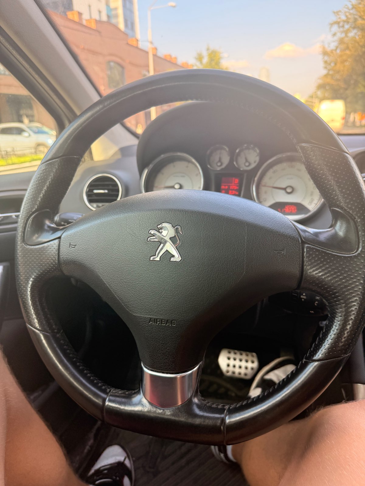 Peugeot 308, 2012 — Салон