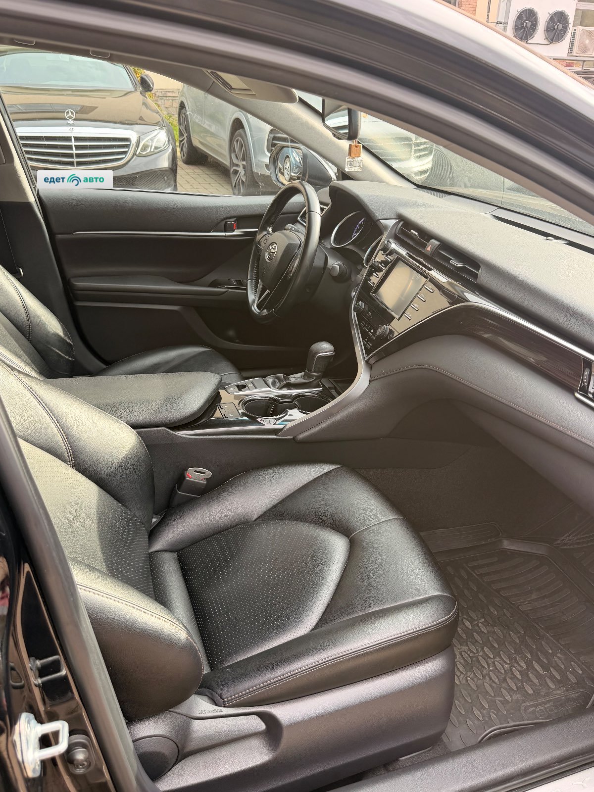 Toyota Camry, 2019 — Салон