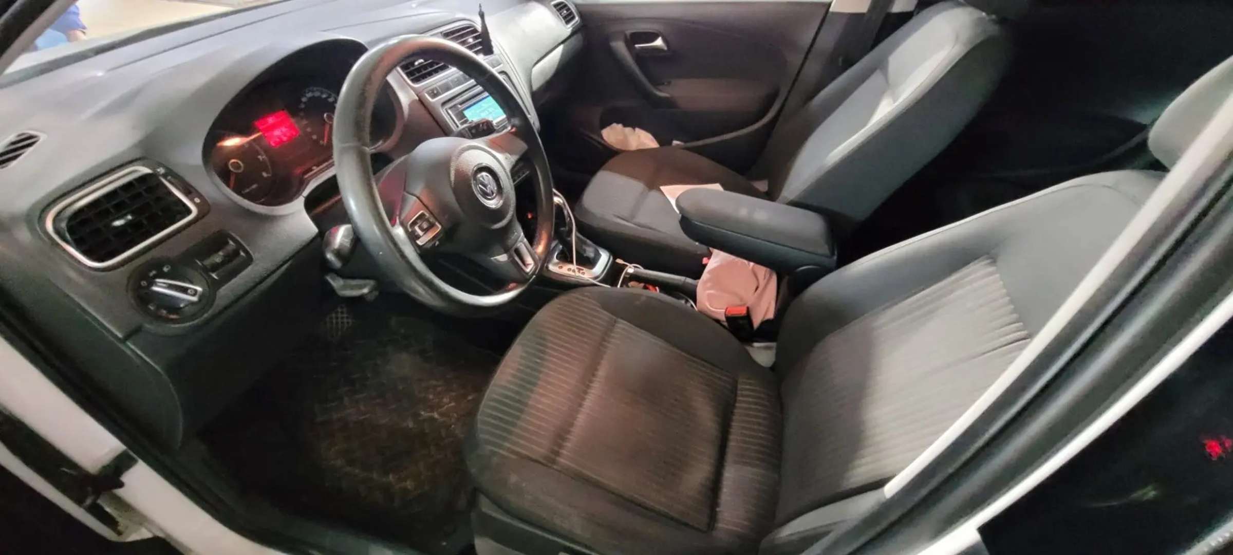 Volkswagen Polo, 2013 — Салон