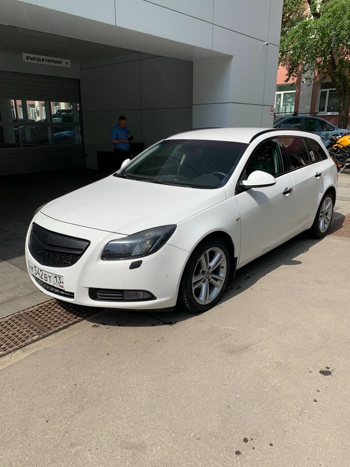Opel Insignia Station Wagon, 2013 — обложка