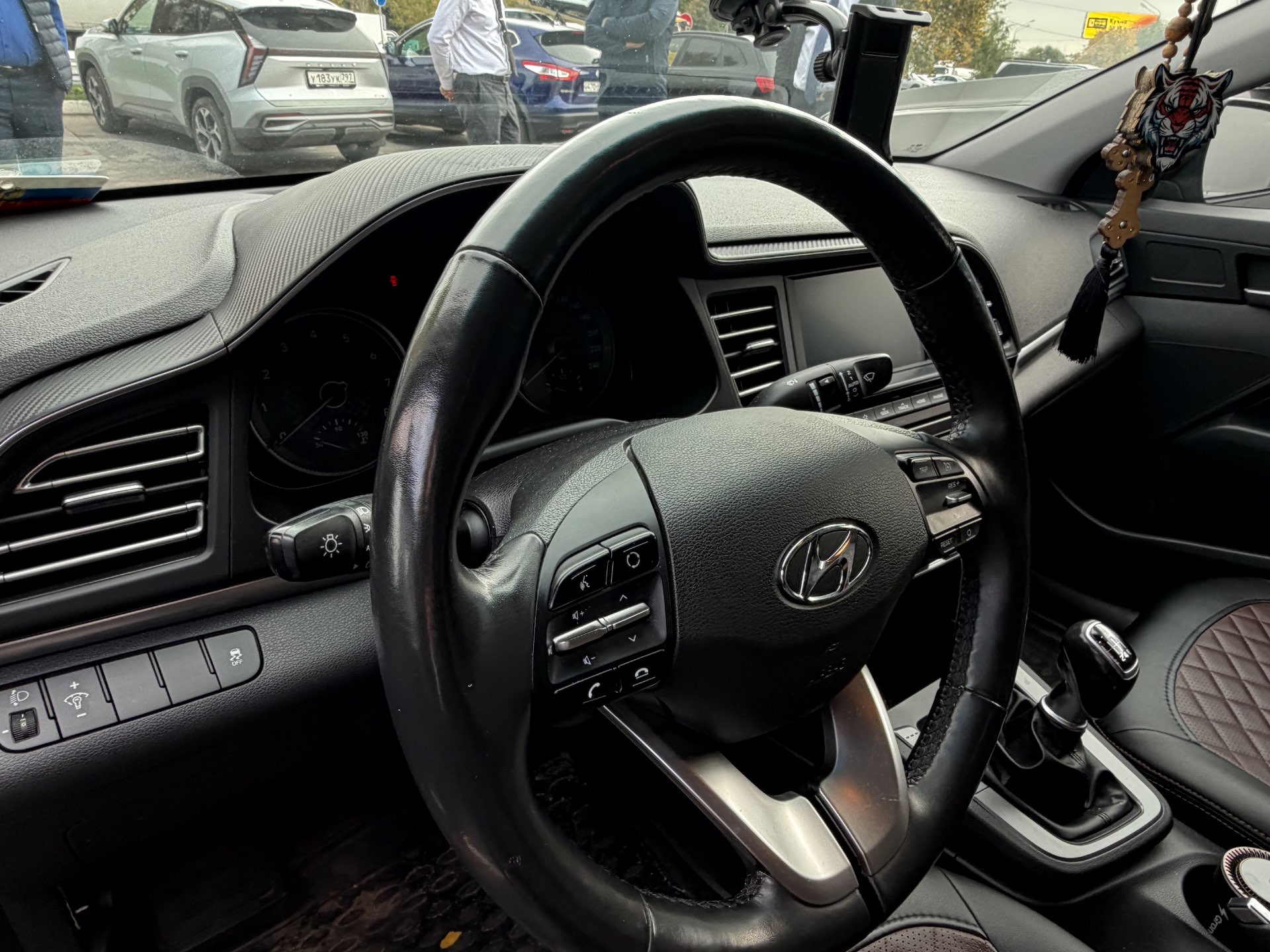 Hyundai Elantra, 2019 — Салон