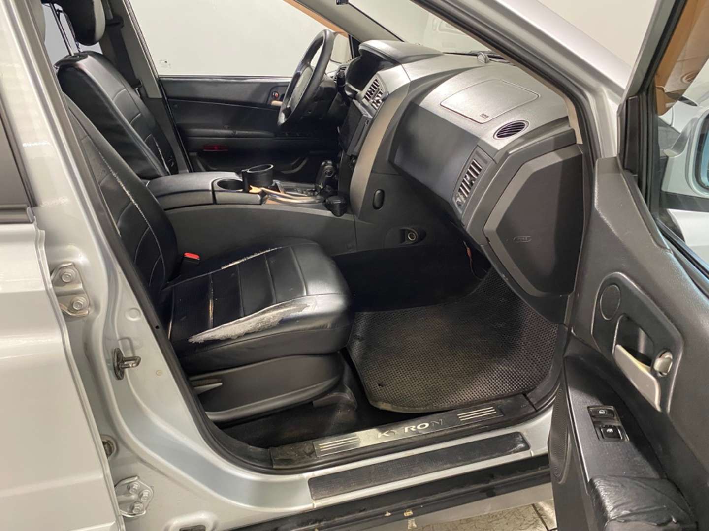 SsangYong Kyron, 2008 — Салон