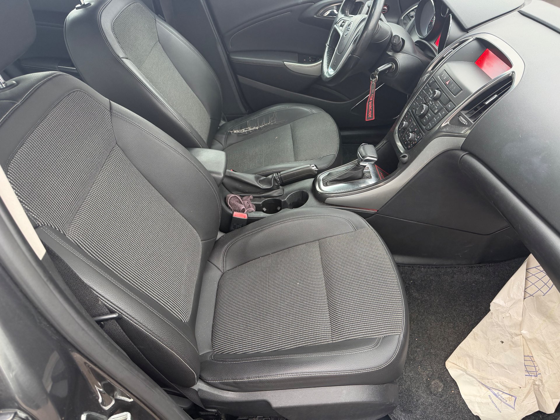 Opel Astra, 2011 — Салон