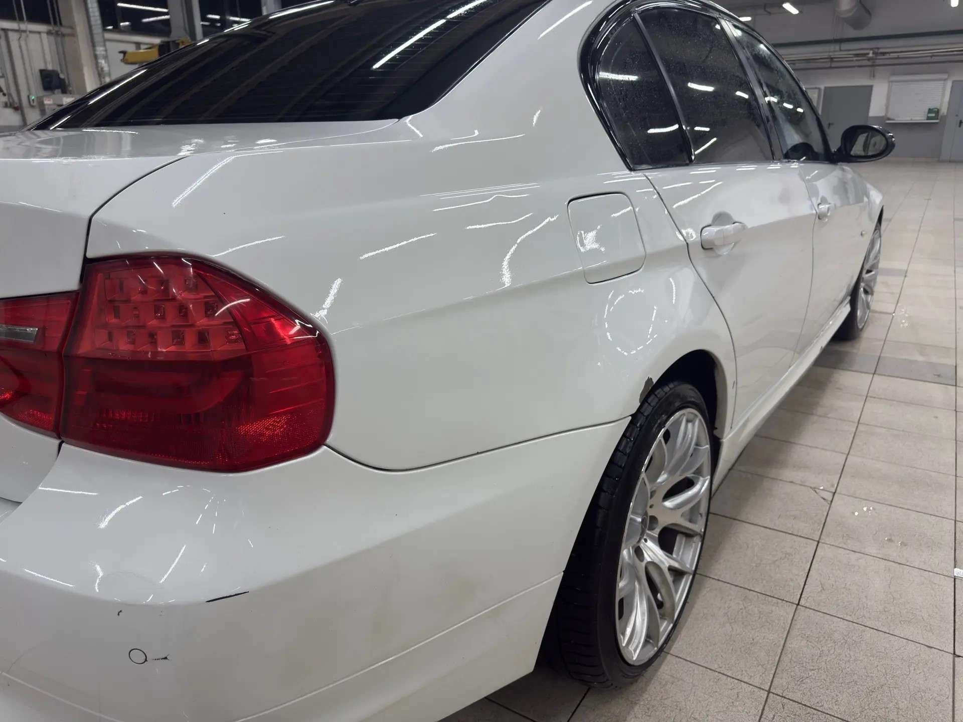 BMW 318, 2010 — Снаружи