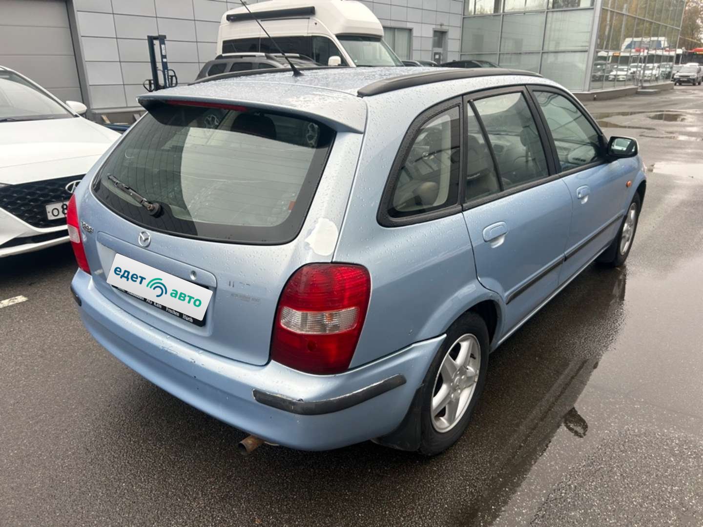 Mazda 323, 1999 — Снаружи