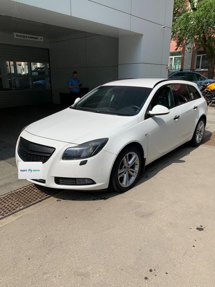 Opel Insignia Station Wagon, 2013 — обложка