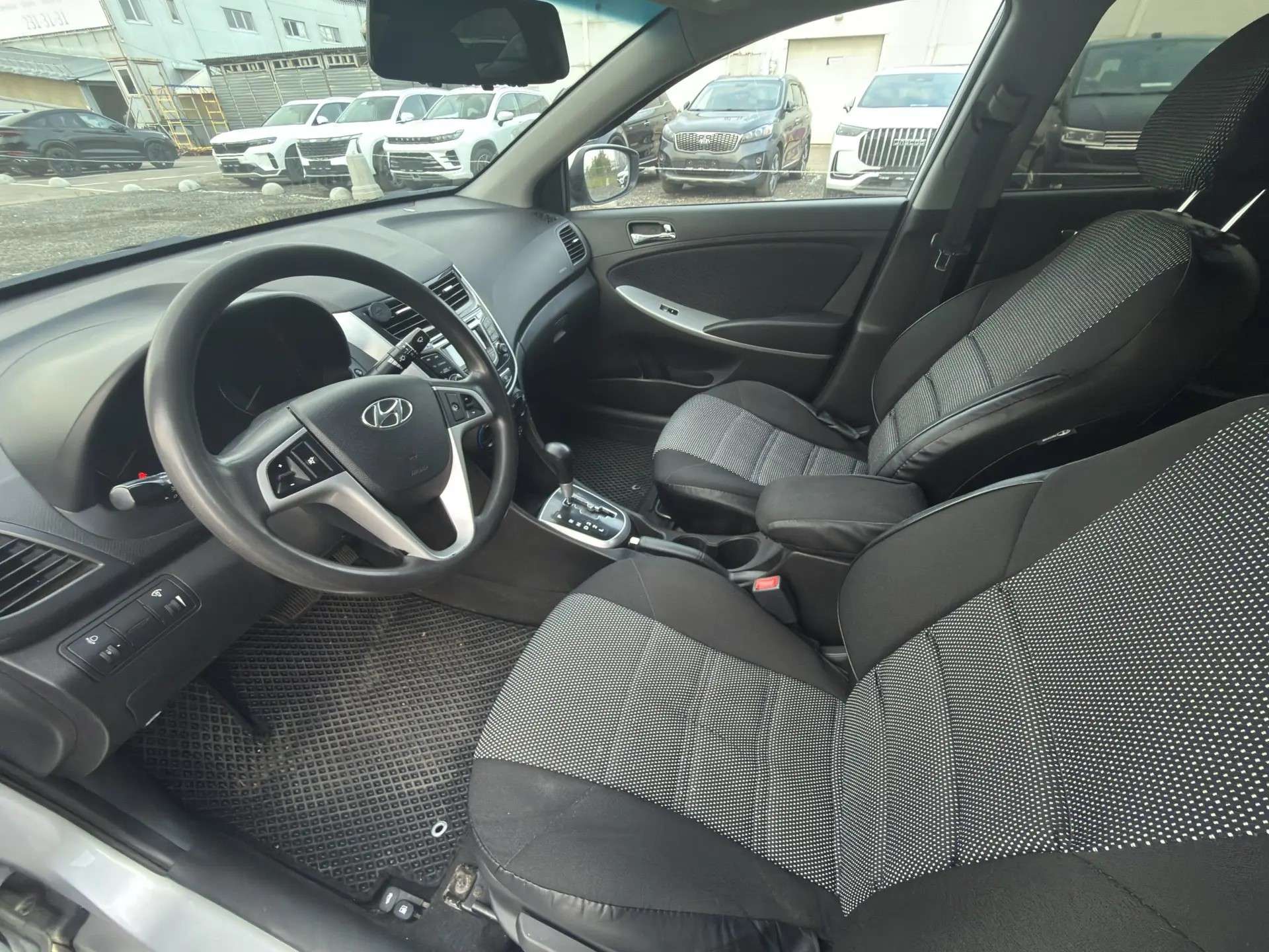 Hyundai Solaris, 2013 — Салон