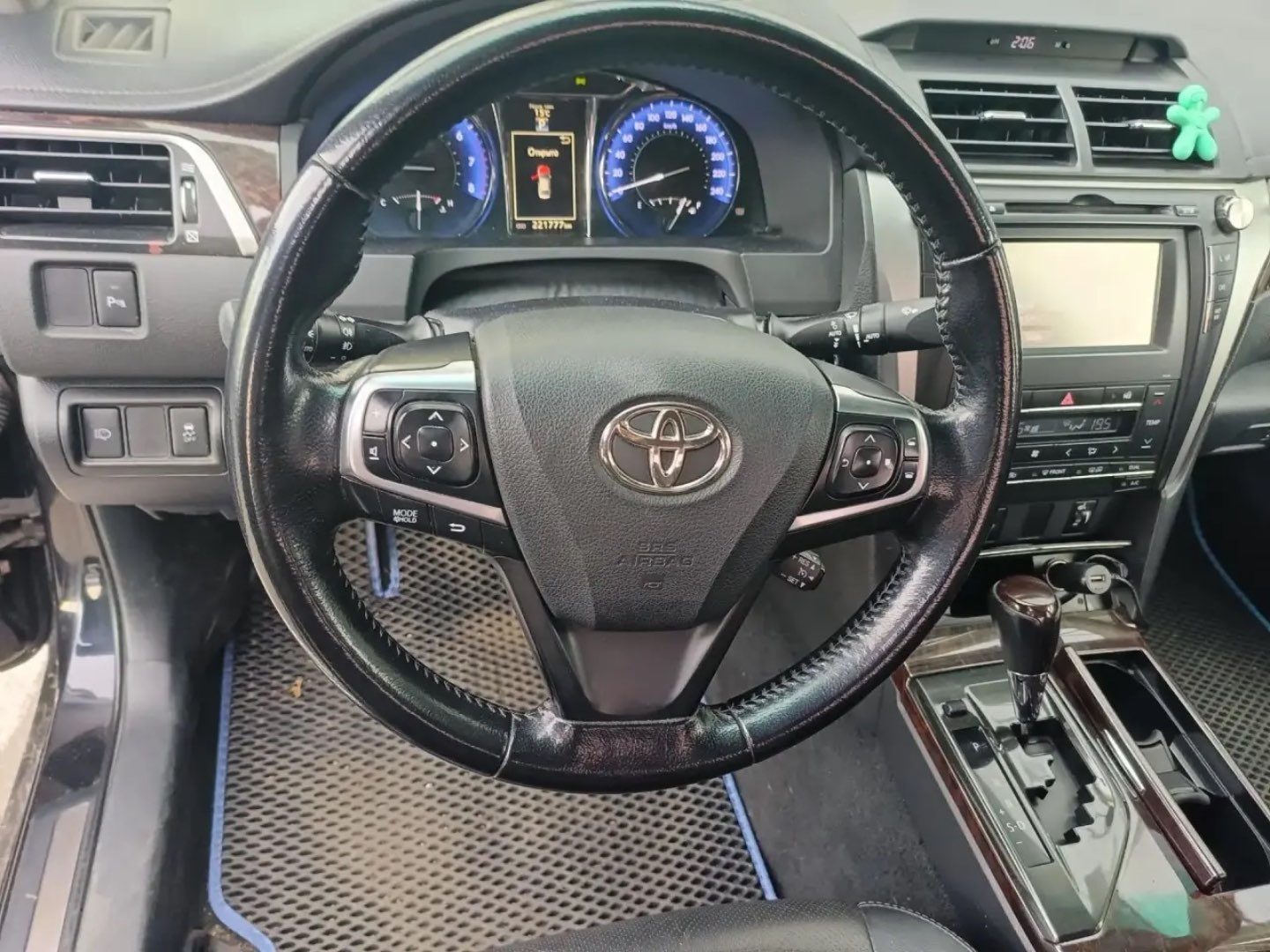 Toyota Camry, 2015 — Салон