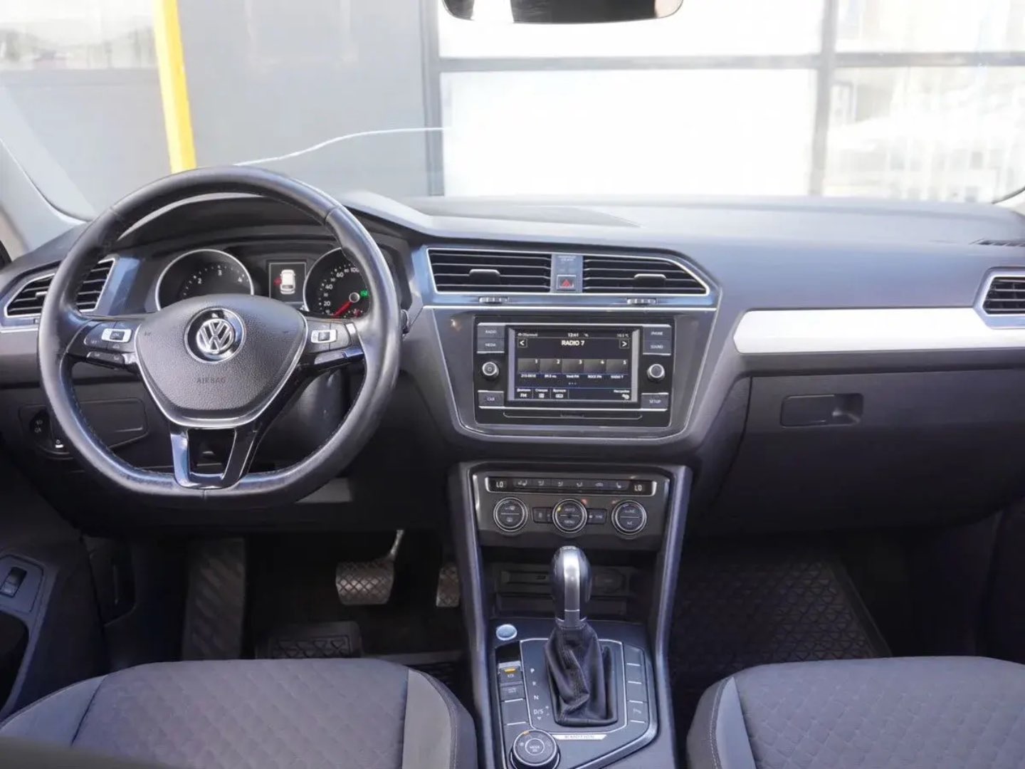 Volkswagen Tiguan, 2018 — Салон
