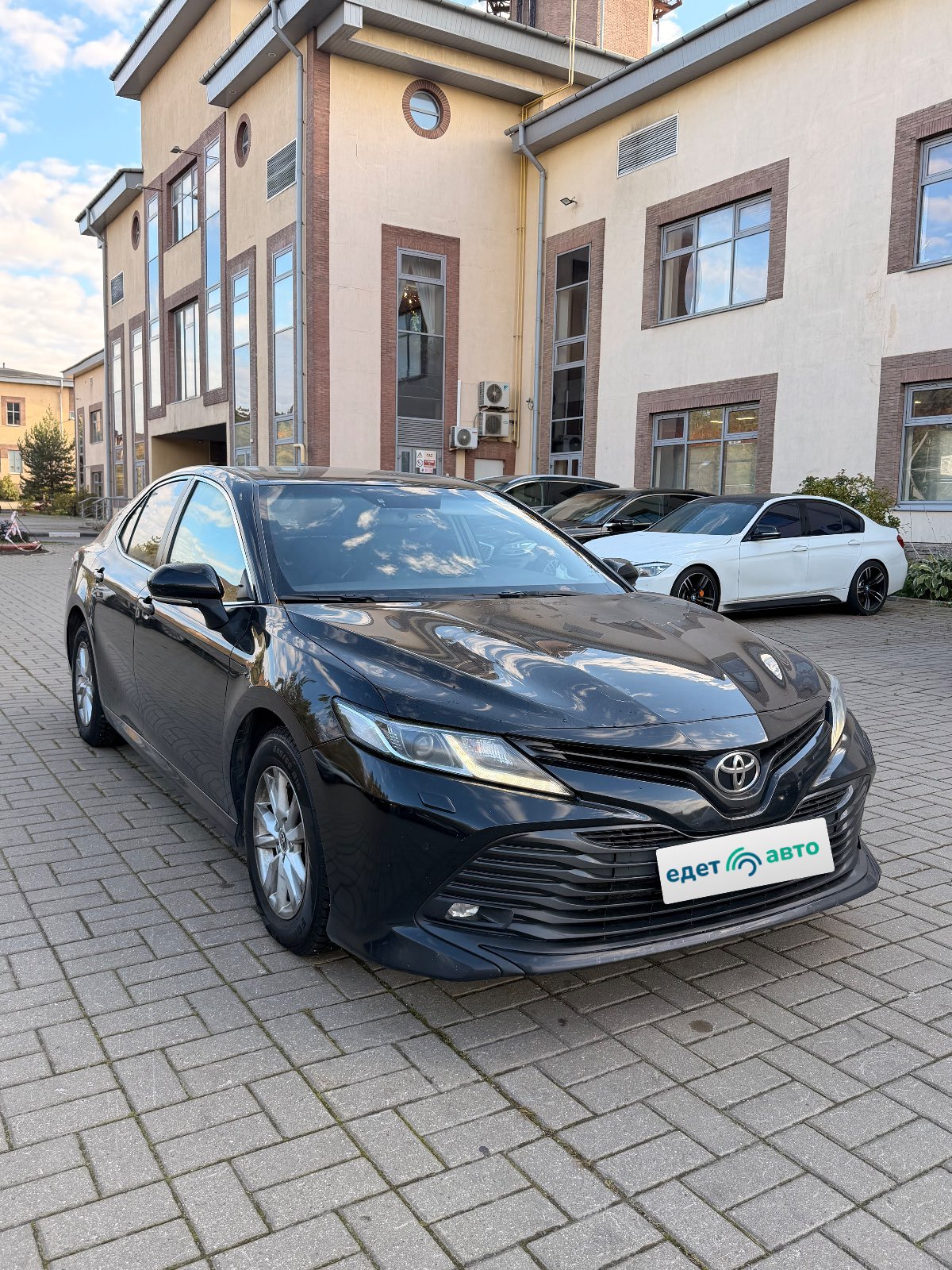 Toyota Camry, 2020 — обложка