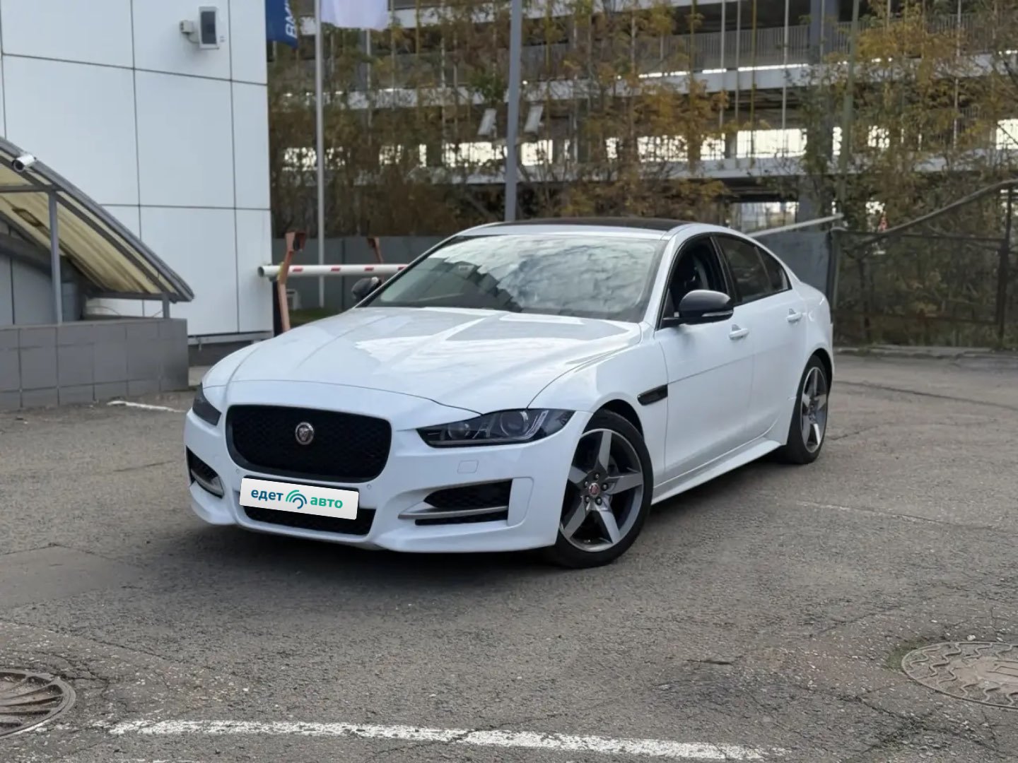 Jaguar XE, 2018 — обложка