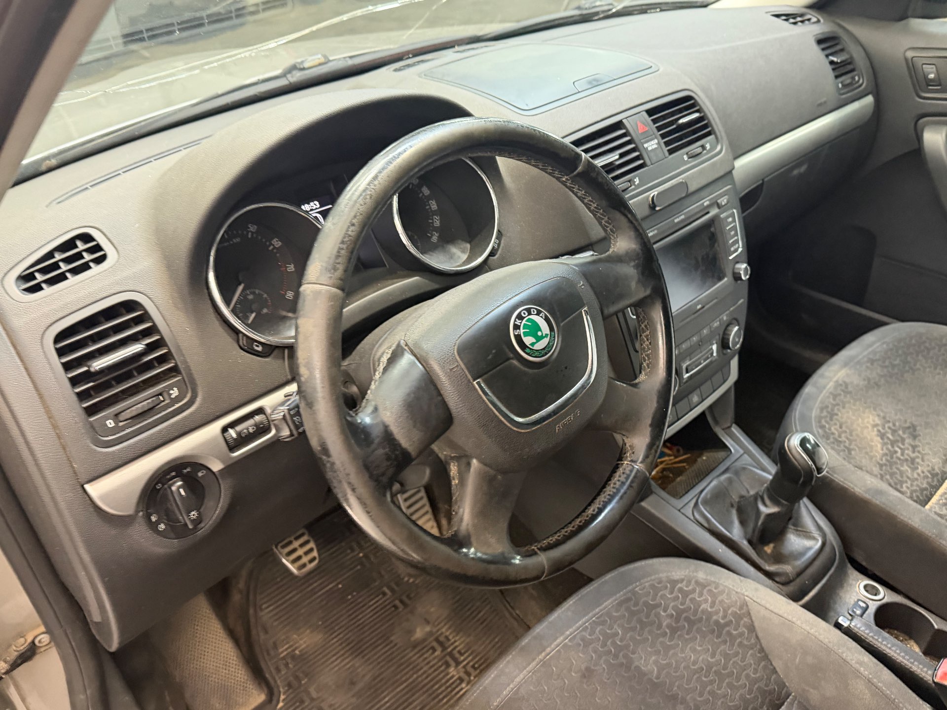 Skoda ЕТИ, 2011 — Салон