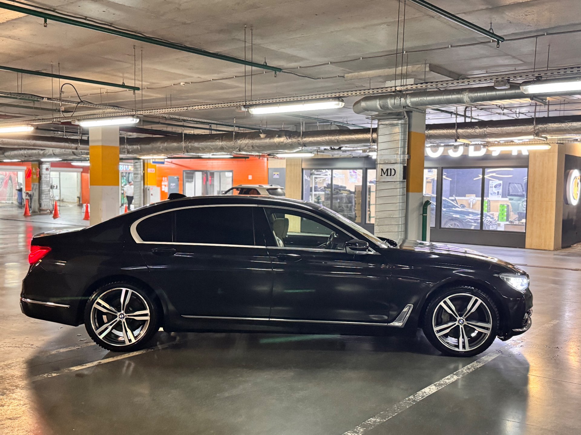 BMW 750LI XDRIVE, 2015 — Снаружи