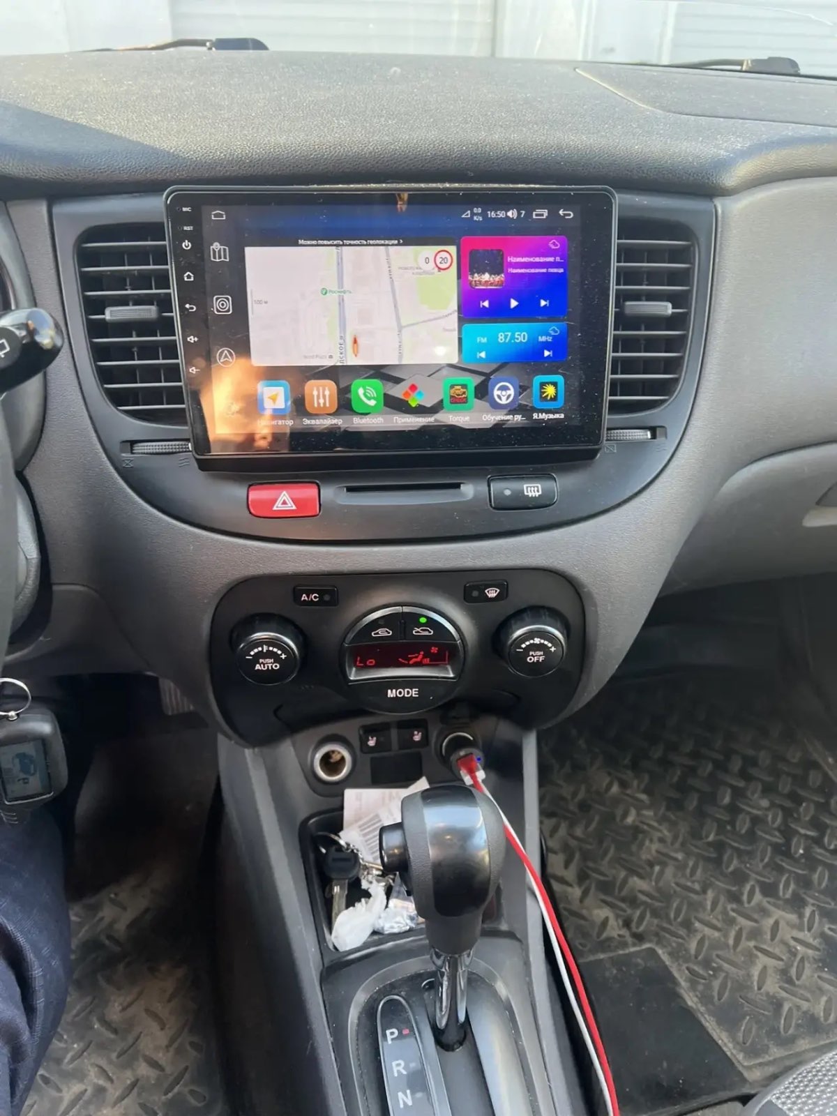 Kia Rio, 2010 — Салон