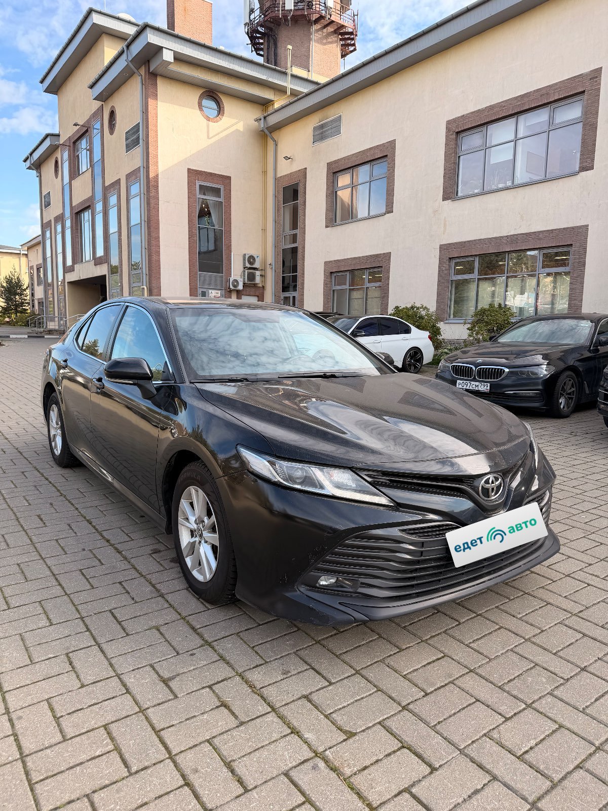 Toyota Camry, 2020 — Снаружи