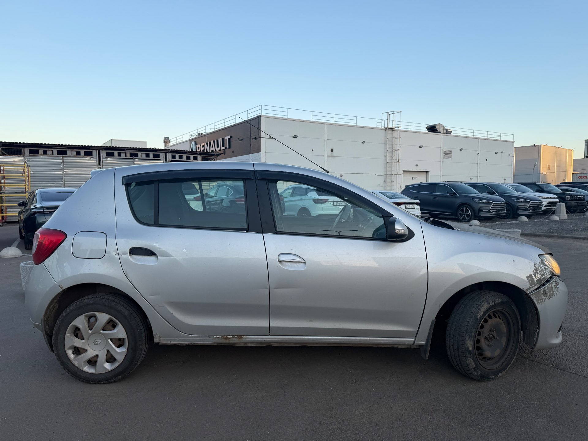 Renault SАNDЕRО, 2014 — Снаружи