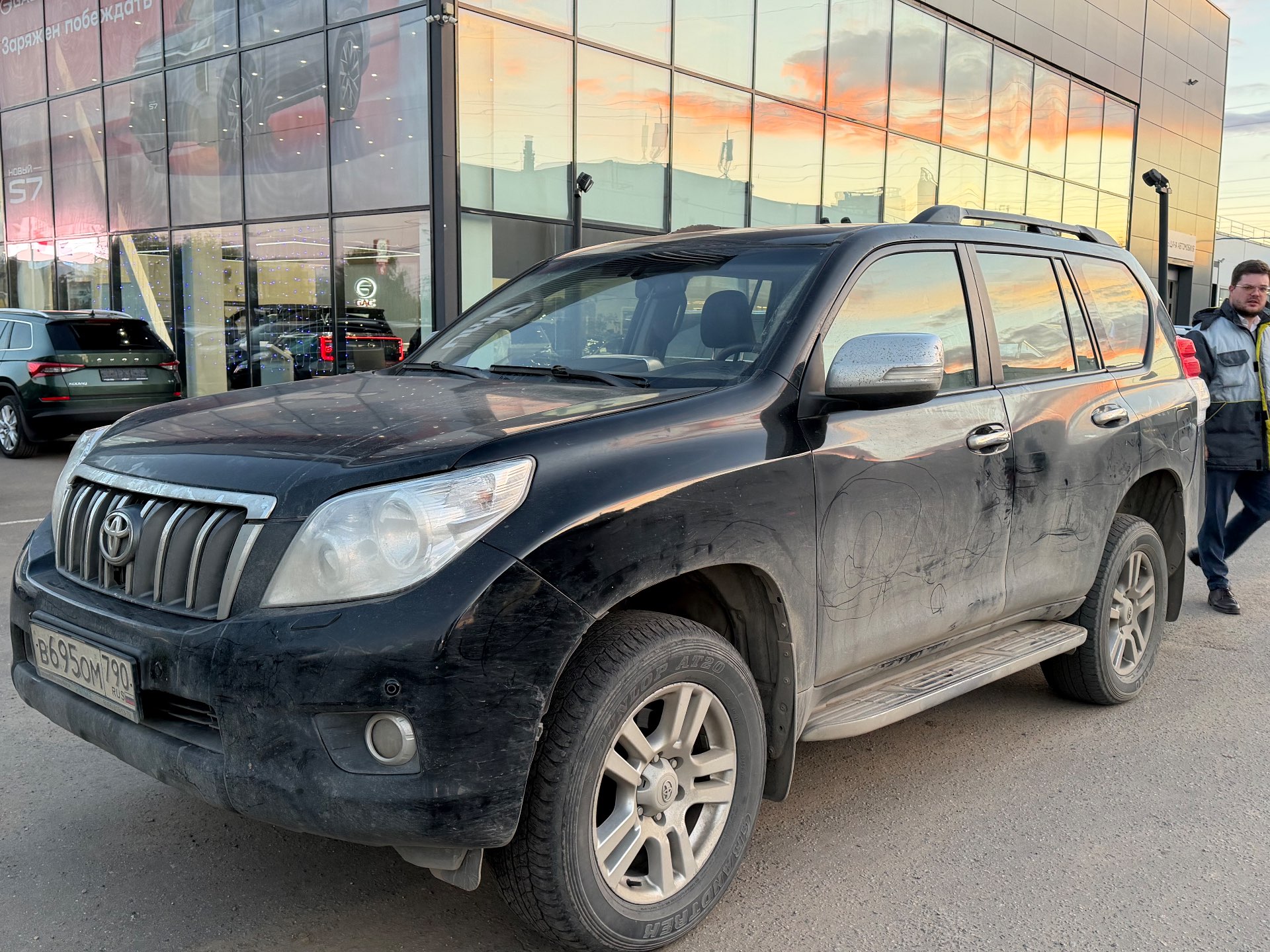 Toyota Land Cruiser, 2011 — обложка