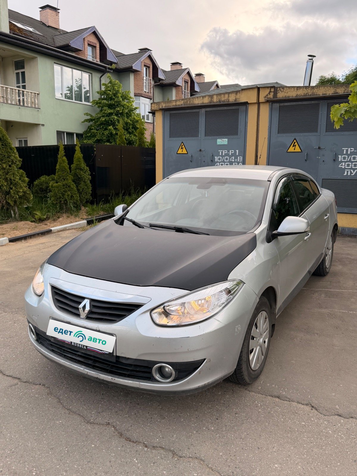Renault Fluence, 2011 — обложка