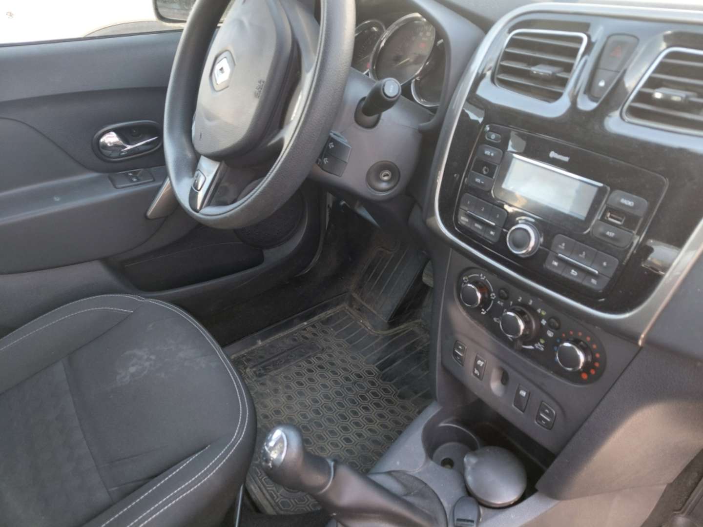 Renault Logan, 2017 — Салон