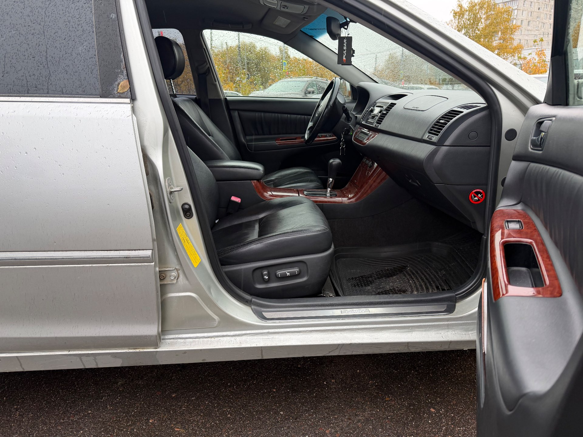Toyota Camry, 2004 — Салон