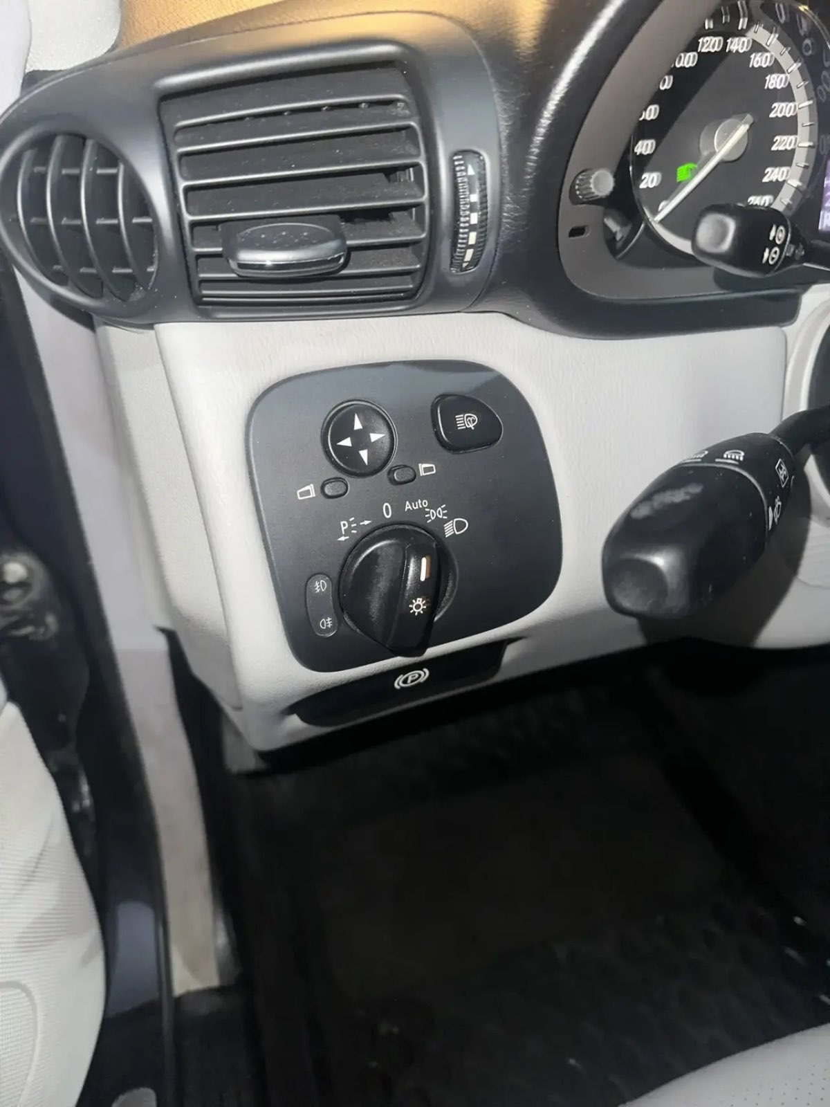Mercedes-Benz СLС 230, 2008 — Салон