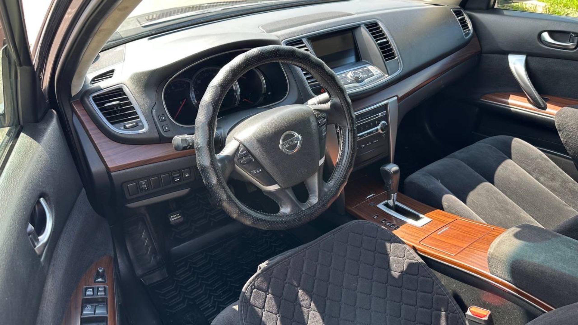 Nissan Teana, 2010 — Салон