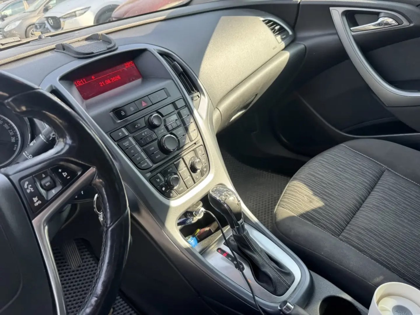Opel Astra, 2013 — Салон