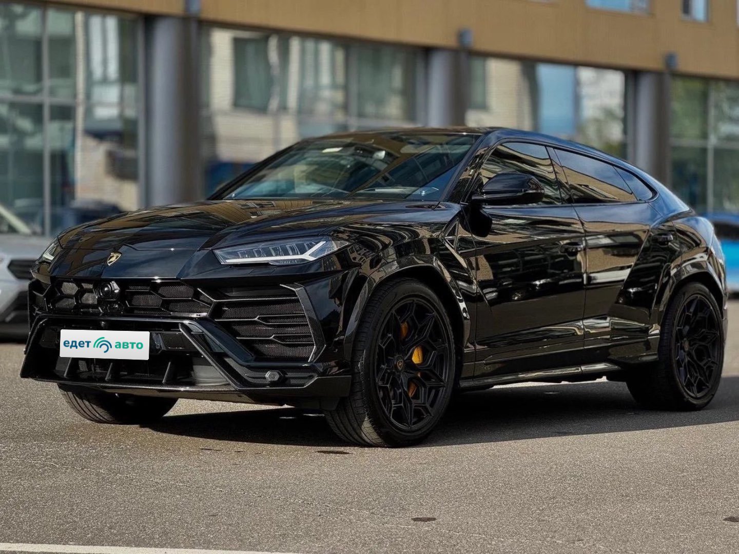 Lamborghini Urus, 2022 — обложка