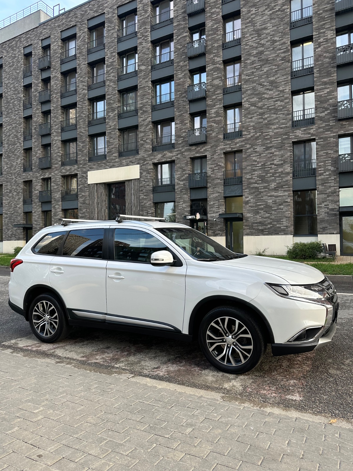 Mitsubishi Outlander 3 поколение [3-й рестайлинг] 2018 — обложка