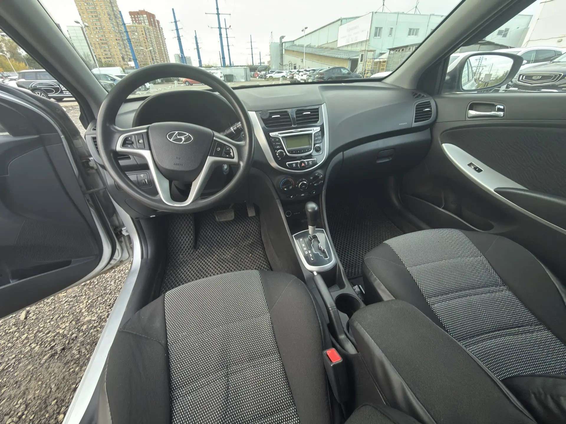 Hyundai Solaris, 2013 — Салон