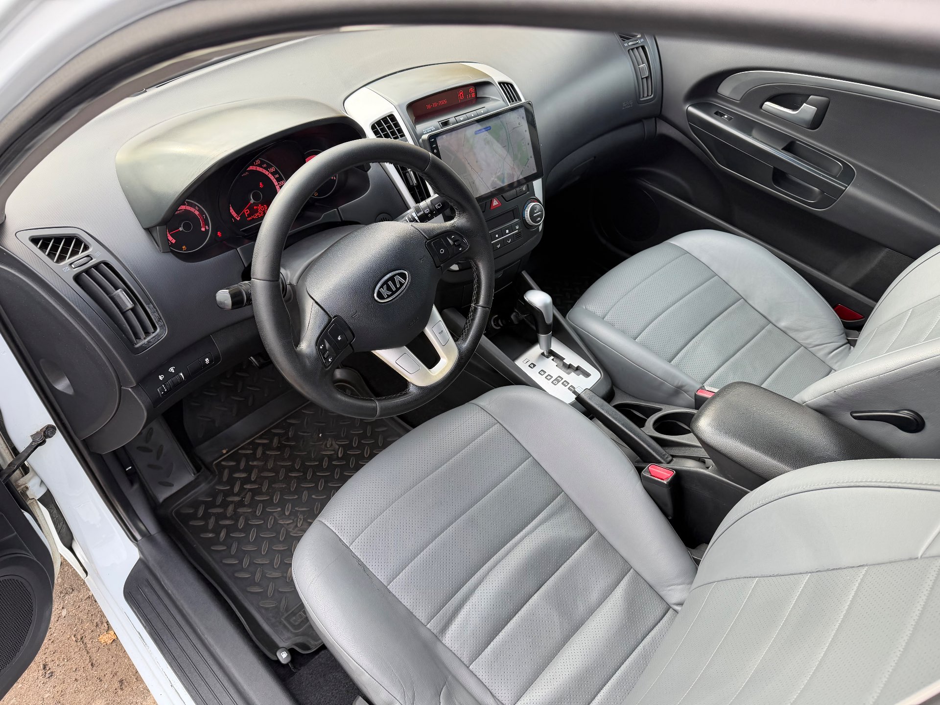 Kia Ceed, 2012 — Салон