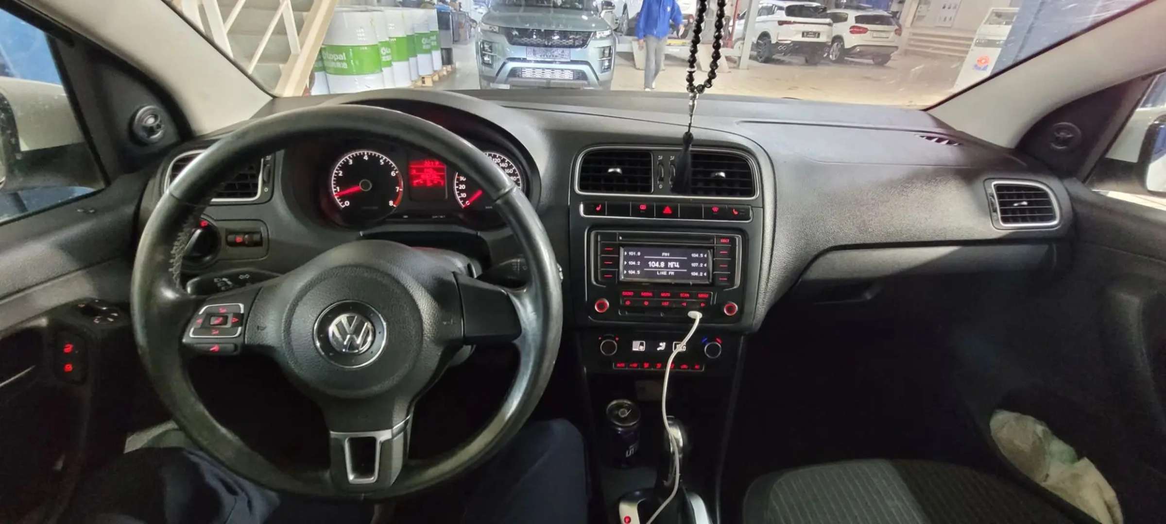 Volkswagen Polo, 2013 — Салон